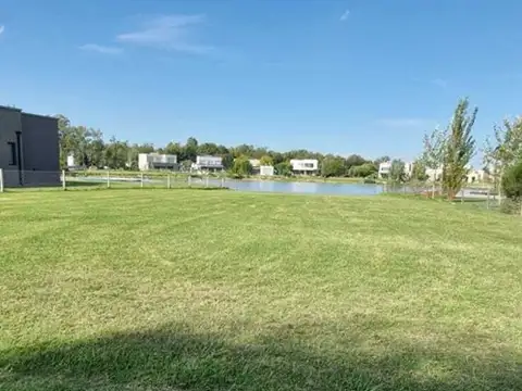 OPORTUNIDAD!!!  Lote en Venta con vista a la laguna en Santo Domingo, Guernica, Presidente Perón