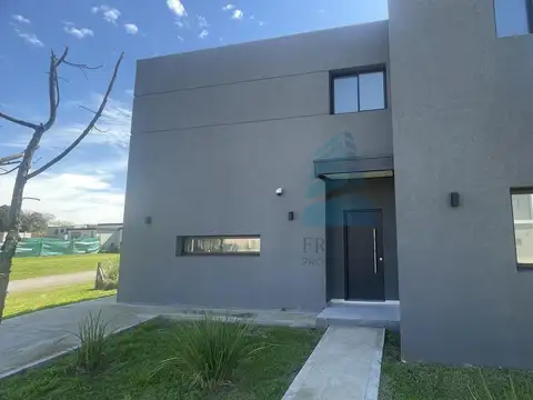 ALQUILER - Casa 6 ambientes con jardin y parrilla