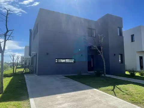 Casa en Alquiler de 4 dormitorios