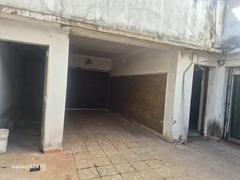 Casa en Alquiler con 1 cochera