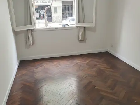 UNICA OPORTUNIDAD  PB 3 amb PATIO, 55MT TOTALES. IMPECABLE, RECIEN PINTADO! Excelente edificio y zona 