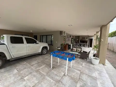 Casa en Venta con 3 cocheras