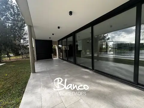 Casa en Venta en El Cantón, USD 420.000