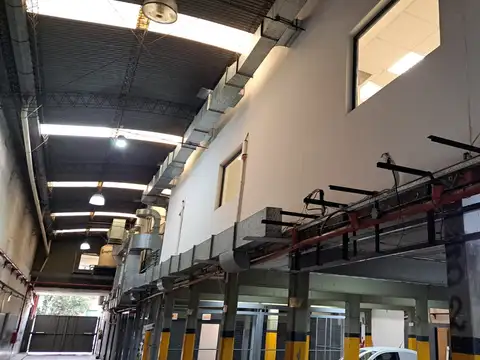 Deposito 2000 m2, son 1500 m2 de terreno con salida dos calles, instalación de incendios, oficinas 