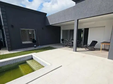 Casa en Venta con 4 cocheras