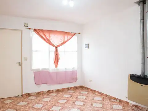 Casa 6 ambientes con 2 baños