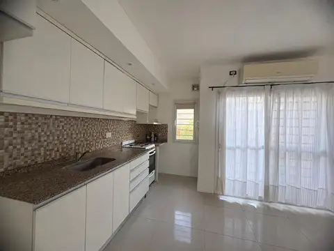 Departamento en Alquiler en Zarate, $ 900.000