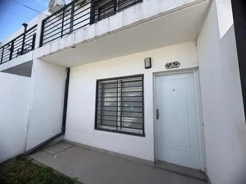 DEPARTAMENTO TIPO DUPLEX EN ALQUILER ZÁRATE