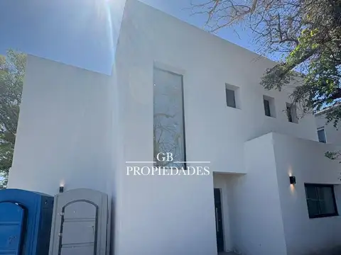 Venta de Casa en Santa Elena, Pilar