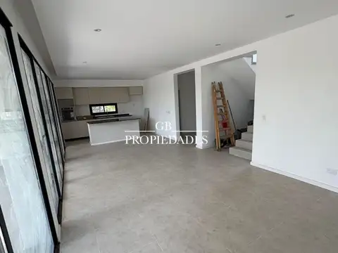 Casa 5 ambientes con 3 baños