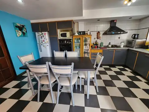 Casa 3 ambientes con 2 baños