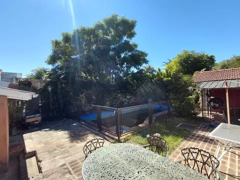 CASA DE 5 AMBIENTES, PARQUE Y PILETA