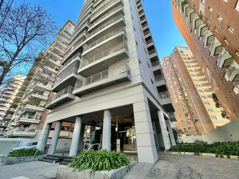 Divino e impecable departamento en alquiler con cochera y vista al Río ubicado en La Isla, Olivos.