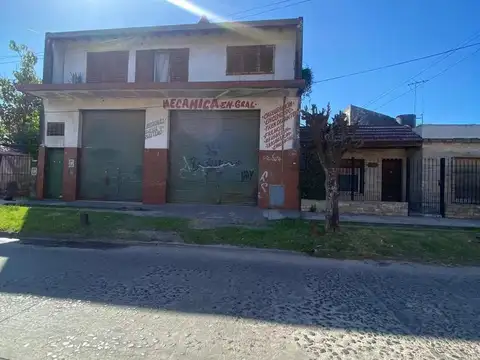 Casa en venta + local - José Clemente Paz