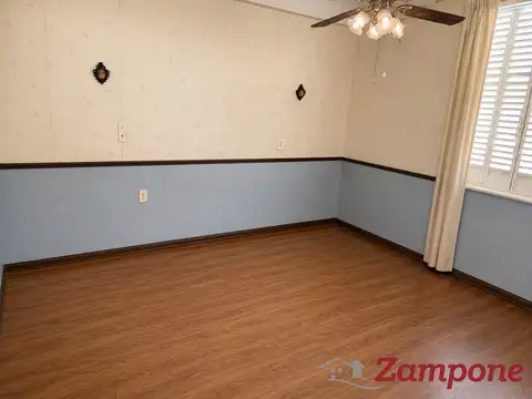 Casa 6 ambientes con 2 baños