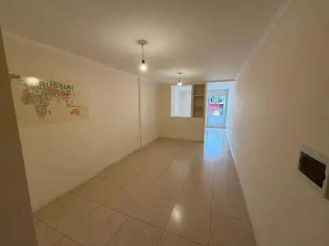 Alquilo Monoambiente Amplio con Balcon, Colon 648