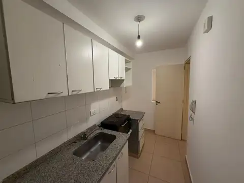 Alquilo Monoambiente Amplio con Balcon, Colon 648