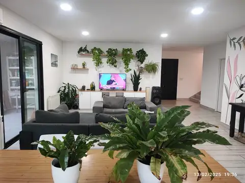 Casa 5 ambientes con 4 baños
