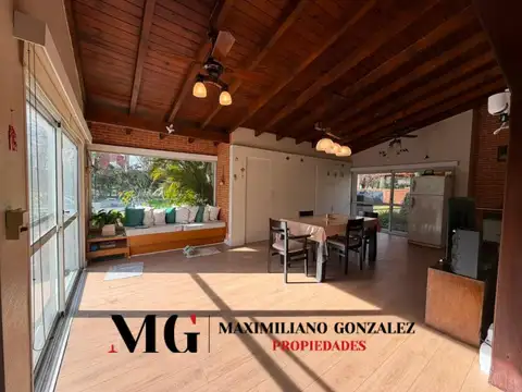 Casa en Venta con 2 cocheras