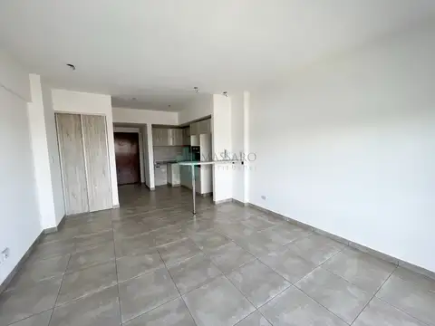 Monoambiente en alquiler con balcón al frente, Villa Luro.