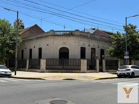 Casa en venta - 2 Dormitorios 2 Baños - Villa Devoto