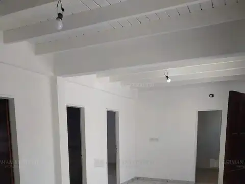 Casa 4 ambientes con 1 baño