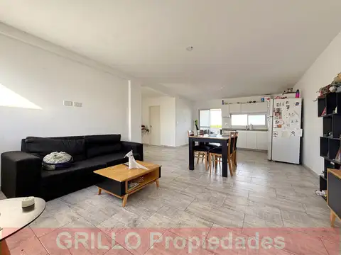 Campichuelo 3048. Departamento 3 ambientes. Dos baños. Balcón. Lavadero. Muy amplio.