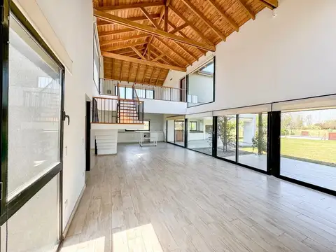Casa 7 ambientes con 4 baños