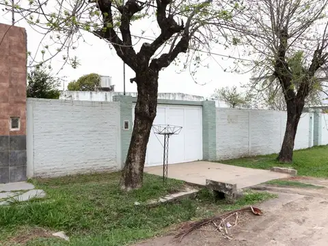 Casa 4 ambientes con 2 baños