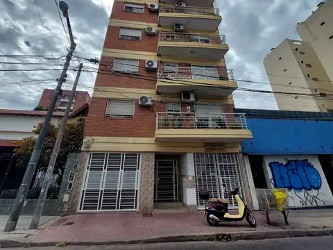 DEPARTAMENTO 2 AMBIENTES CON BALCON - EXCELENTE UBICACION -