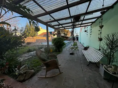 Casa en Venta con 6 cocheras