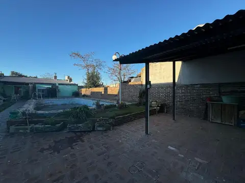 Todos los servicios - Gran Lote con pileta y quincho