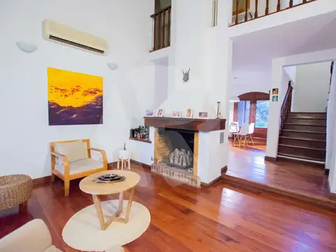 Casa 6 ambientes con 4 baños