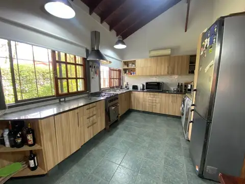 Casa 5 ambientes con 2 baños