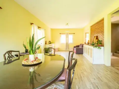 LOTE 600 M2 - VENTA CASA 4 AMB C/ PARQUE y PISCINA