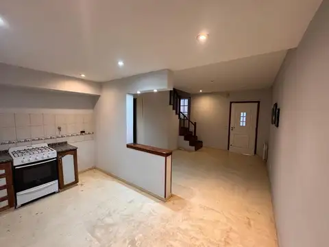 VENTA PH TIPO CASA 4 AMB C/ COCHERA EN QUILMES