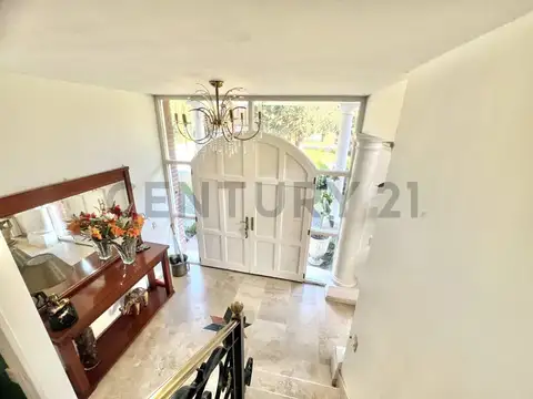 Casa 6 ambientes con 4 baños