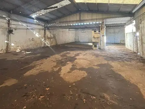 Galpon en Alquiler en Barrio Industrial, $ 650.000