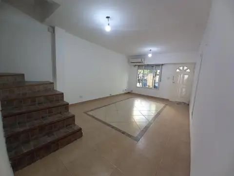Depto Tipo Casa en Venta en Villa Ballester, USD 120.000