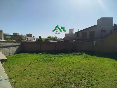 Terreno en venta en Jardin Claret frente espacio verde - Listo para proyectar