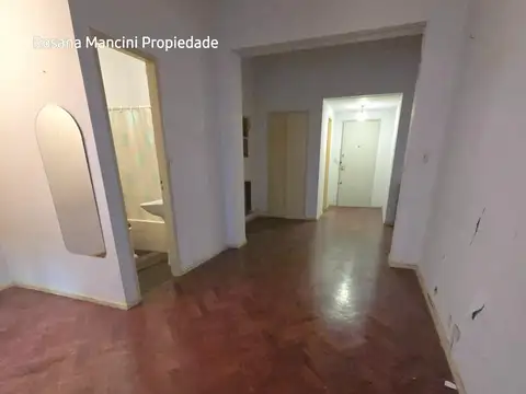 Pacheco De Melo 1900, Piso 1