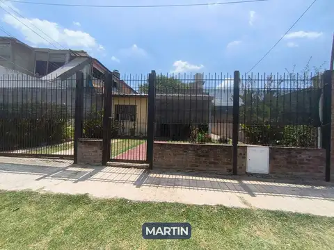 Casa en alquiler c/ cochera en Los Polvorines