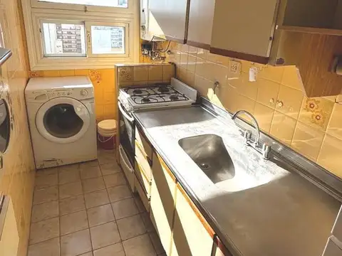 Departamento de 2 ambientes en alquiler por 24 meses. Zona La Perla. Muy luminoso.