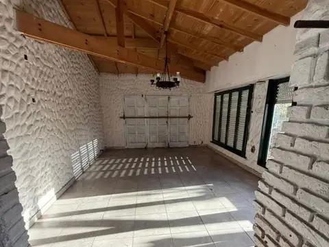 Casa 5 ambientes con 2 baños