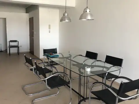 Ideal para trabajar y vivir. Luminoso y amplio departamento en el corazón de la ciudad