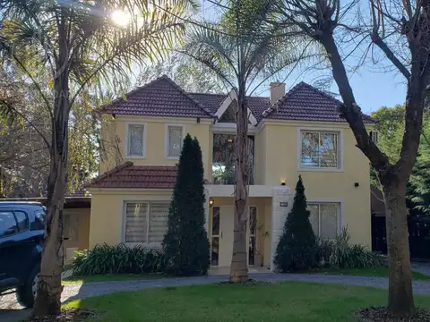Casa con parque-piscina en Solar del Bosque, Canning -APTO CREDITO