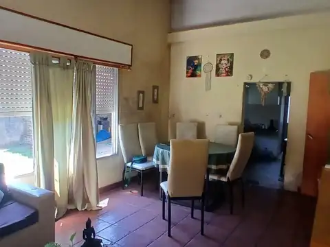 Casa 5 ambientes con 2 baños