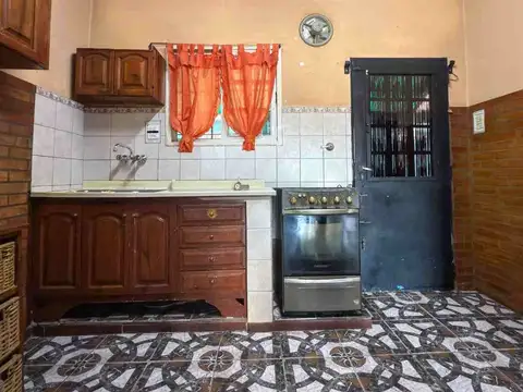 Casa 4 ambientes con 1 baño