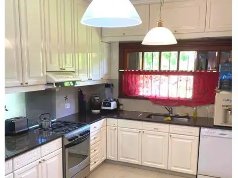 Casa 5 ambientes con 3 baños