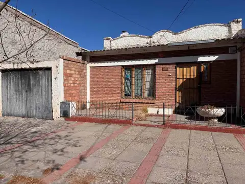 Casa céntrica en venta - calle san luis